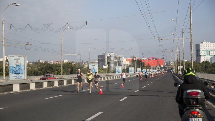 Cel mai important eveniment al anului. Maratonul Internaţional Chişinău atrage mii de participanţi (GALERIE FOTO)