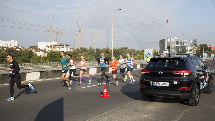 Cel mai important eveniment al anului. Maratonul Internaţional Chişinău atrage mii de participanţi (GALERIE FOTO)