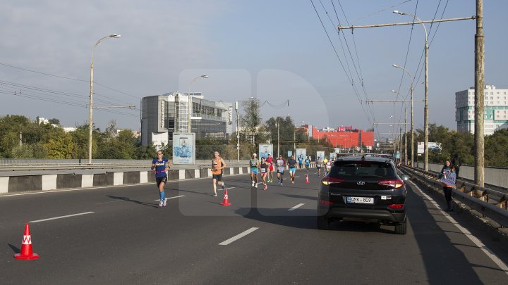 Cel mai important eveniment al anului. Maratonul Internaţional Chişinău atrage mii de participanţi (GALERIE FOTO)