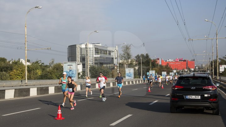 Cel mai important eveniment al anului. Maratonul Internaţional Chişinău atrage mii de participanţi (GALERIE FOTO)