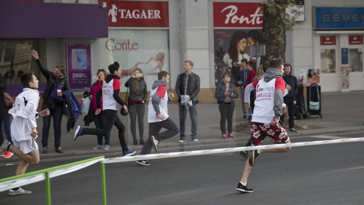 FOTOREPORT: Aproximativ 17 mii de oameni au participat la cea de-a treia ediţie a maratonului din Chişinău