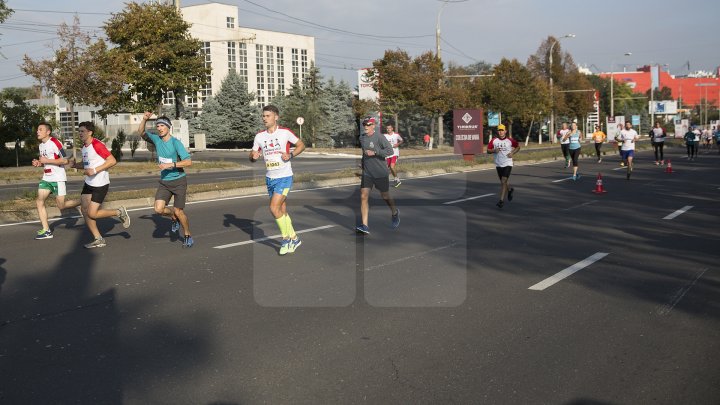 Cel mai important eveniment al anului. Maratonul Internaţional Chişinău atrage mii de participanţi (GALERIE FOTO)