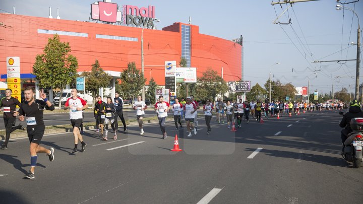 Cel mai important eveniment al anului. Maratonul Internaţional Chişinău atrage mii de participanţi (GALERIE FOTO)