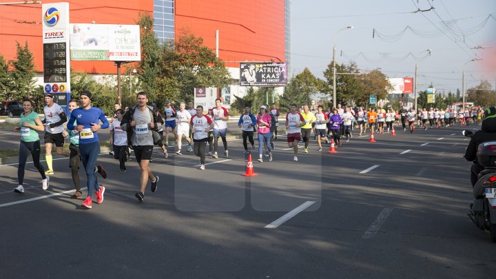 Cel mai important eveniment al anului. Maratonul Internaţional Chişinău atrage mii de participanţi (GALERIE FOTO)