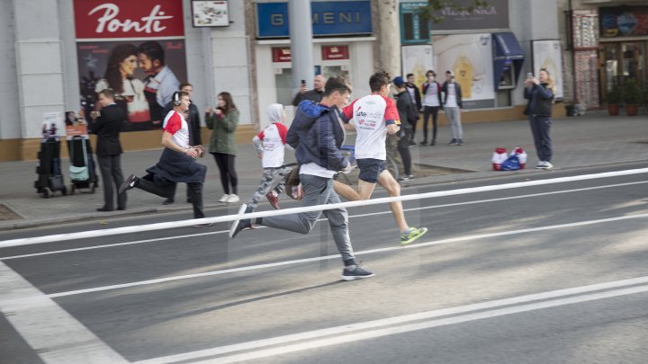 Cel mai important eveniment al anului. Maratonul Internaţional Chişinău atrage mii de participanţi (GALERIE FOTO)