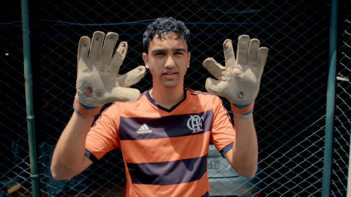 Caz mai puţin obişnuit. O familie din Brazilia are 14 membri născuți cu 12 degete la mâini și la picioare (FOTO)