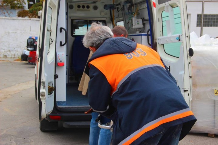 Un bărbat de 50 de ani, transportat cu elicopterul SMURD la Chişinău