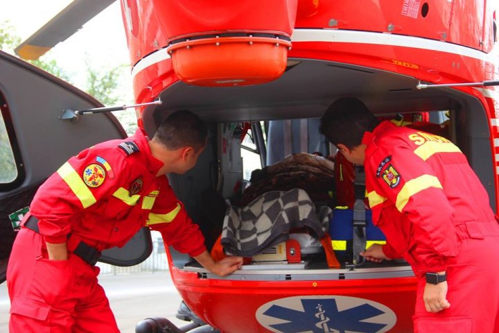 Un bărbat de 50 de ani, transportat cu elicopterul SMURD la Chişinău