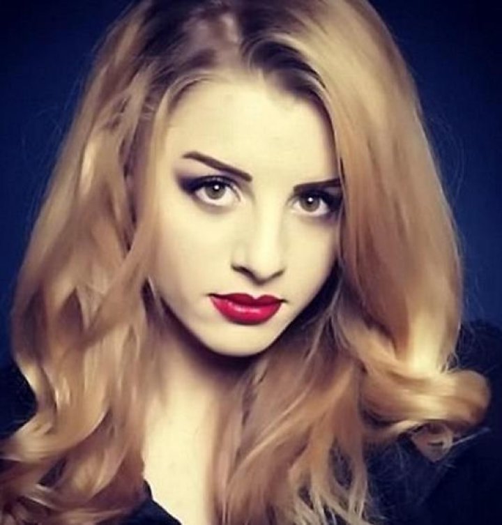 CUTREMURĂTOR! O româncă a murit după ce a căzut peste o balustradă, 30 de metri în gol (FOTO)