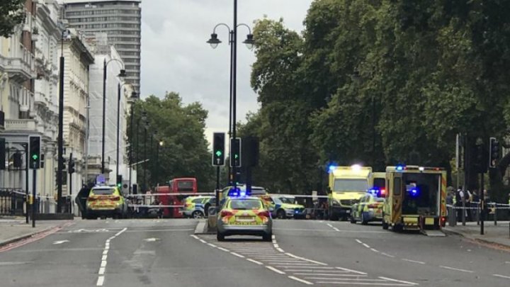 Incident de securitate la Londra. O mașină a intrat în mulțime, iar mai multe persoane au fost rănite