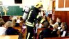 Elevii unui liceu din Capitală au fost învățați de către un echipaj de pompieri cum să se apere de foc (VIDEO)