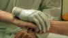 Un tânăr din Capitală a inventat o proteză pentru mână, în ajutorul persoanelor cu nevoi speciale