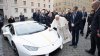 Lamborghini a realizat un exemplar unic al modelului Huracan şi l-a donat papei Francisc (VIDEO)