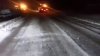 E iarnă în toată regula în România: Drumuri acoperite de zăpadă la Rânca şi copaci doborâţi de vânt la Târgu Jiu