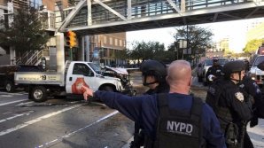 IMAGINI DRAMATICE de la New York. Doi copii răniți în momentul în care duba a ricoșat în autocarul cu care mergeau la școală