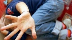 Bătaie ca în filme într-o familie din sectorul Botanica. DOUĂ SURORI S-AU BĂTUT PÂNĂ LA SÂNGE