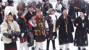 Explicația șocantă a unui psiholog! De ce nu e bine să asculți colinde în luna noiembrie