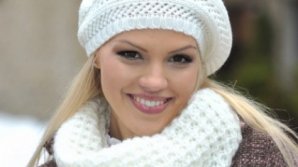 Mănuşile, fularele şi căciulele confecţionate manual la mare căutare în acest an