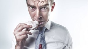 Studiu! Ce se întâmplă dacă mănânci singur. Nu vei mai face asta niciodată