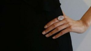 Un diamant roz montat în inelul "Pink Promise", estimat la 35 de milioane de euro, scos la licitație