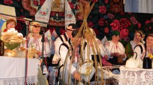 Şezătoare la Cobuşca Nouă. Localnicii au promovat meșteșugurile şi obiceiurile moldoveneşti 