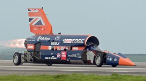 PUBLIKA ONLINE. Bloodhound e în dezvoltare pentru a atinge peste 1.600 de km/h