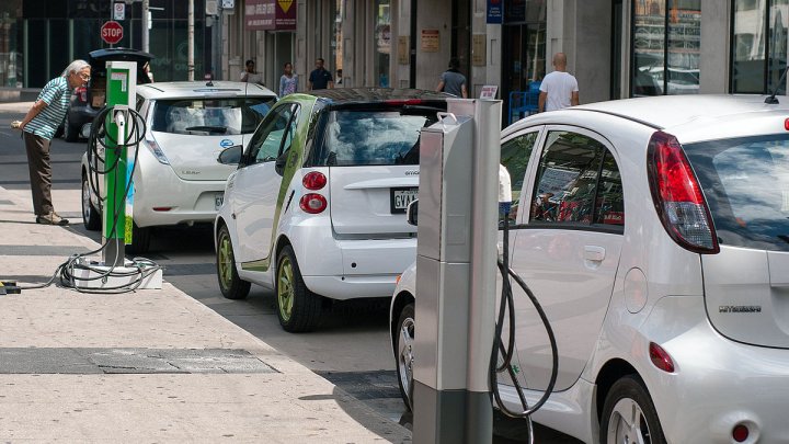 Înmatriculările de mașini electrice au crescut cu 53% în UE