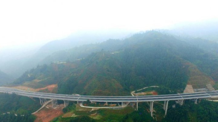 IMAGINI SPECTACULOASE. Țara care a construit în timp record o autostradă de 135 de kilometri