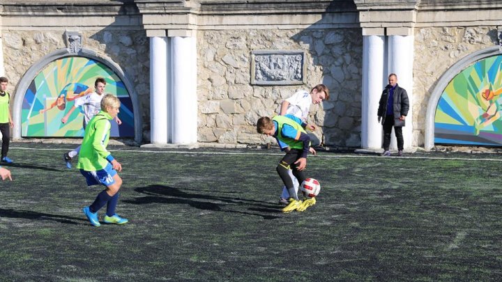 Clubul Dinamo a inaugurat două stadioane de mini-fotbal, renovate de MAI. Cum arată ele (FOTO)