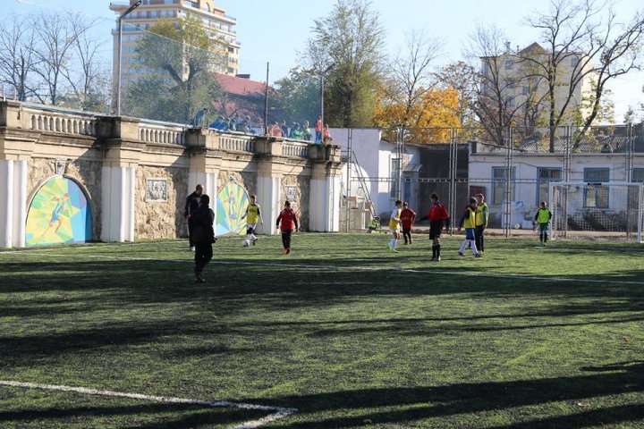 Clubul Dinamo a inaugurat două stadioane de mini-fotbal, renovate de MAI. Cum arată ele (FOTO)