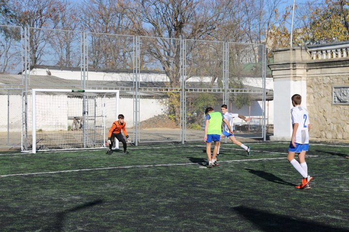 Clubul Dinamo a inaugurat două stadioane de mini-fotbal, renovate de MAI. Cum arată ele (FOTO)