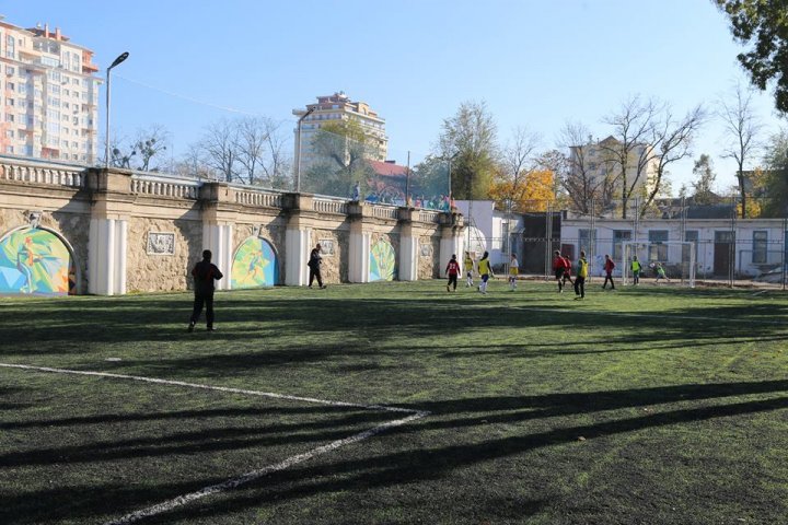 Clubul Dinamo a inaugurat două stadioane de mini-fotbal, renovate de MAI. Cum arată ele (FOTO)