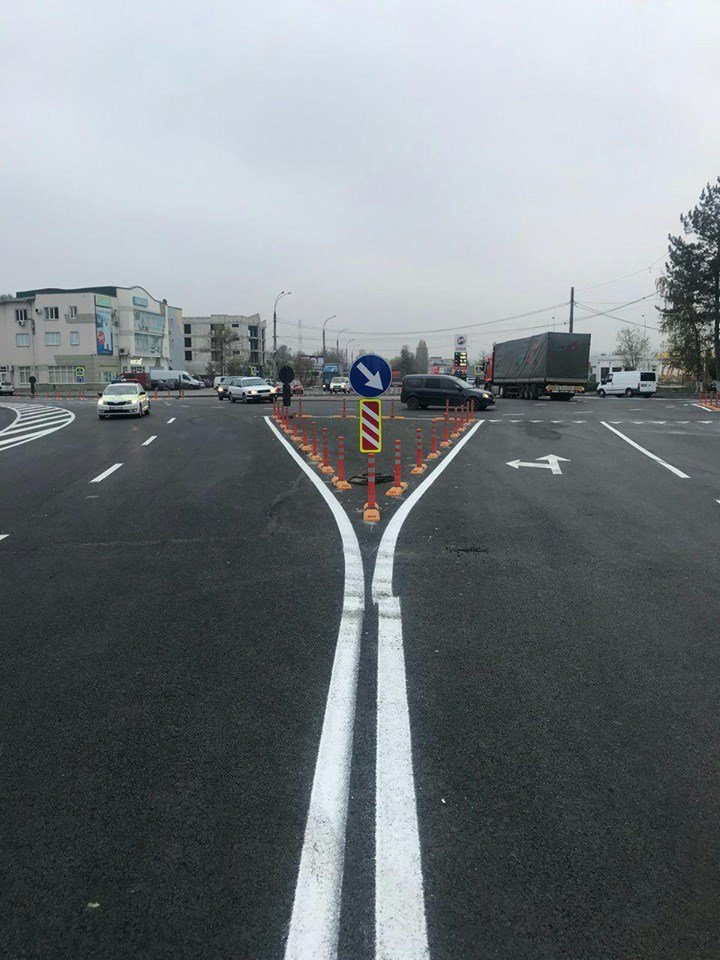 În sfârșit fără ambuteiaje pe strada Uzinelor. Sensul giratoriu de la intersecția cu strada Lunca Bâcului a fost finalizat