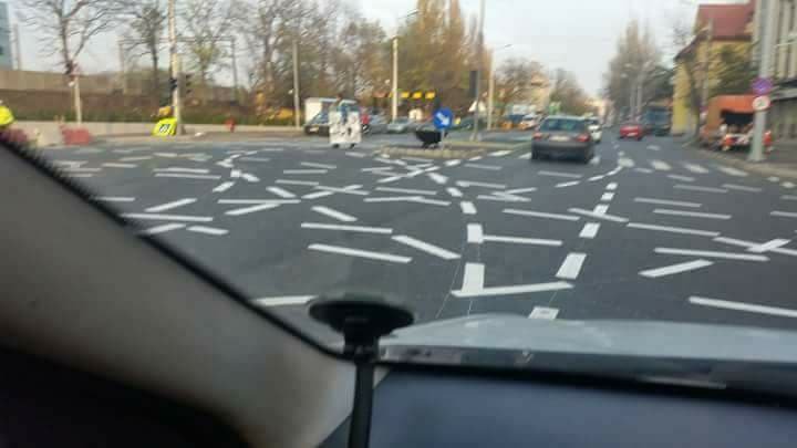 Cea mai ridicolă intersecție din România. Te-ai descurca pe strada asta (FOTO)