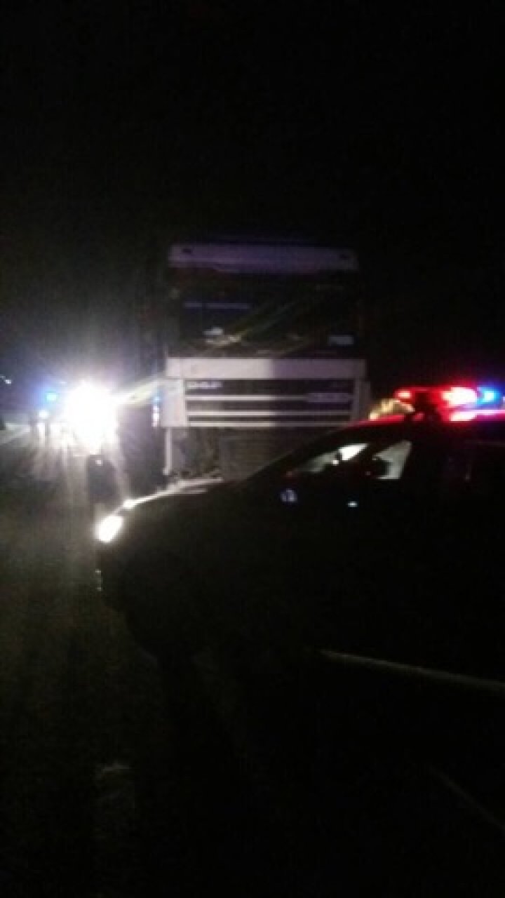 Un bărbat a fost LOVIT MORTAL de un TIR la intrarea în satul Pelivan (FOTO)