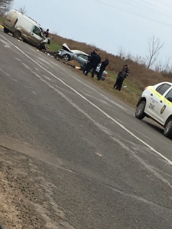 ACCIDENT TERIBIL la Sângerei! Un bărbat a decedat, iar alte trei persoane au ajuns în stare gravă la spital (FOTO)