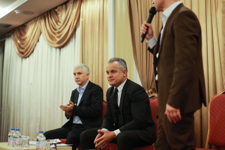 Vlad Plahotniuc, alături de tineri. Organizaţia de tineret a PDM are 300 de membri noi