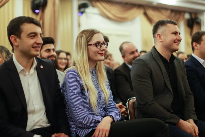 Vlad Plahotniuc, alături de tineri. Organizaţia de tineret a PDM are 300 de membri noi