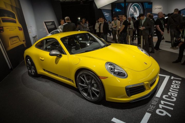 IMAGINI ÎN PREMIERĂ cu cel mai nou model Porsche expus la salonul din Los Angeles 