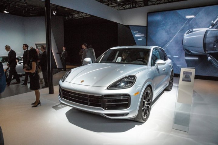 IMAGINI ÎN PREMIERĂ cu cel mai nou model Porsche expus la salonul din Los Angeles 