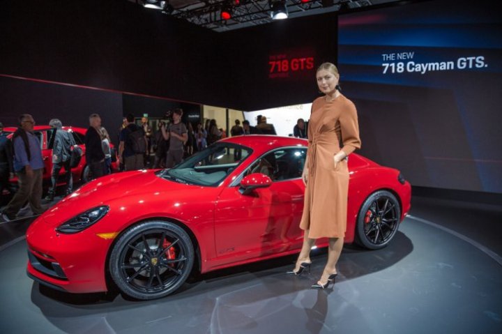 IMAGINI ÎN PREMIERĂ cu cel mai nou model Porsche expus la salonul din Los Angeles 