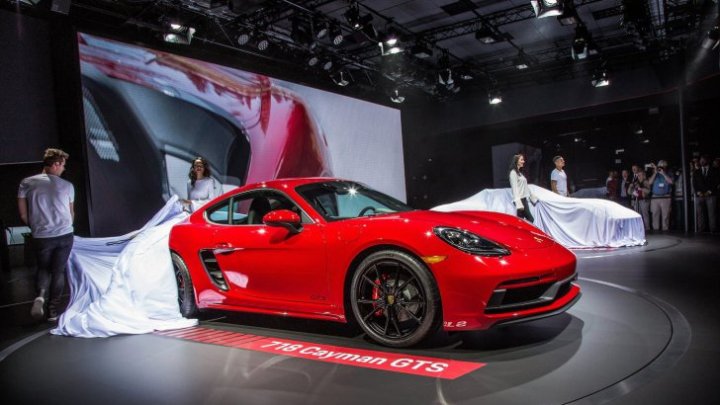 IMAGINI ÎN PREMIERĂ cu cel mai nou model Porsche expus la salonul din Los Angeles 