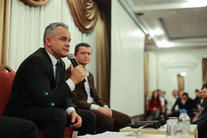 Vlad Plahotniuc, alături de tineri. Organizaţia de tineret a PDM are 300 de membri noi