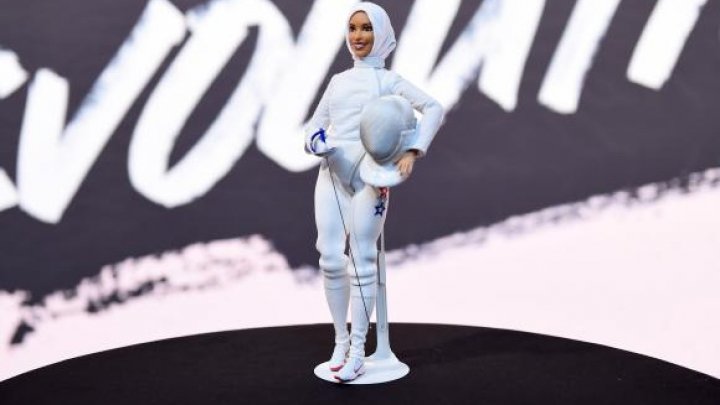 A fost lansată o nouă Barbie: prima păpuşă cu mușchi și cu hijab