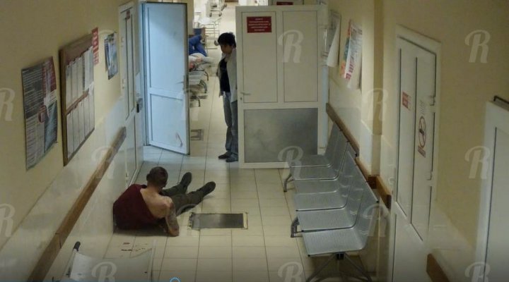 MONŞTRI ÎN HALAT ALB! Un bărbat a intrat în comă chiar în holul unei clinici, fiind ignorat de medici (FOTO/VIDEO)