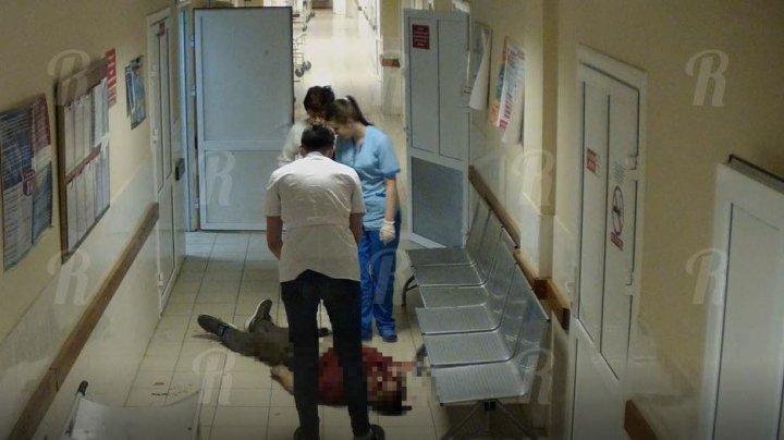 MONŞTRI ÎN HALAT ALB! Un bărbat a intrat în comă chiar în holul unei clinici, fiind ignorat de medici (FOTO/VIDEO)