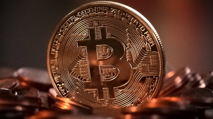 Bitcoinii sau viaţa? Un cuplu a fost ameninţat şi forţat să facă transferuri de criptomonede în conturile atacatorilor