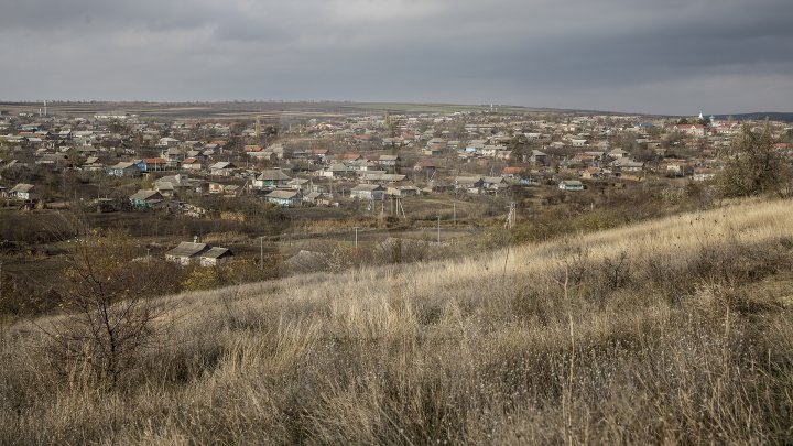 Coşcalia ca la HOLLYWOOD. Ce inscripţie a apărut pe dealul satului