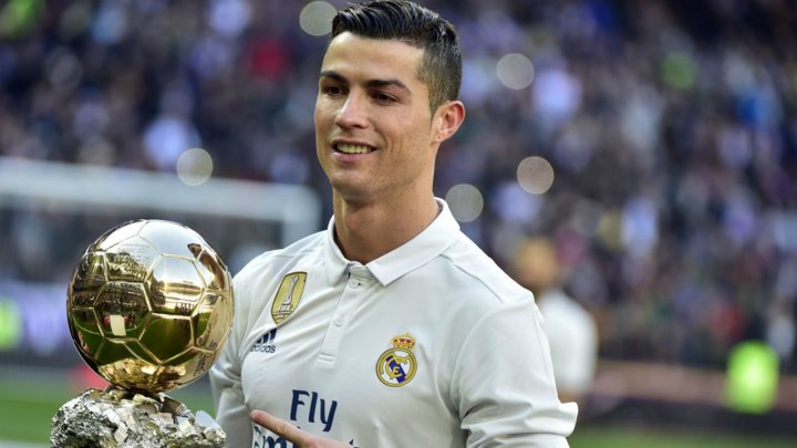 Cristiano Ronaldo, onorat cu un bust pe măsură, după primul eşec de pe aeroportul din Madeira