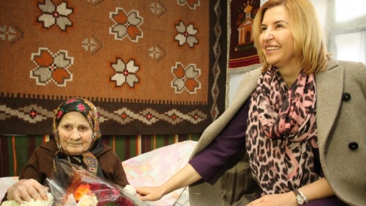 A crescut cinci fiice, are 10 nepoți și 17 strănepoți. Cea mai în vârstă locuitoare din sudul ţării a împlinit 103 ani (FOTO)